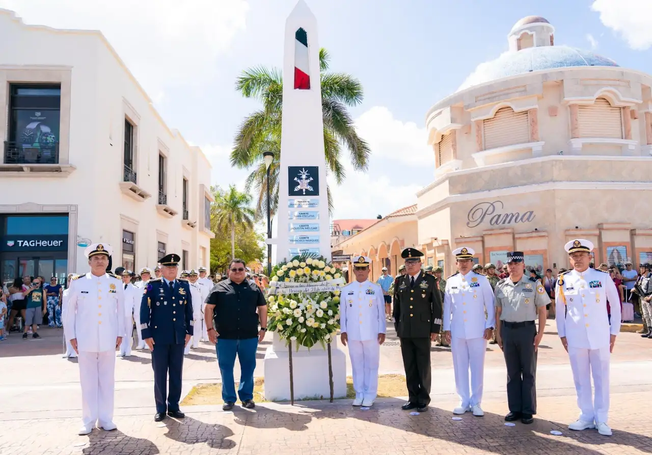 PARTICIAN EN LA CEREMONIA CONMEVORATIVA AL 111 ANIVERSARIO DE LA gESTA HEROICA DEL PERTO DE VERACRUZ
