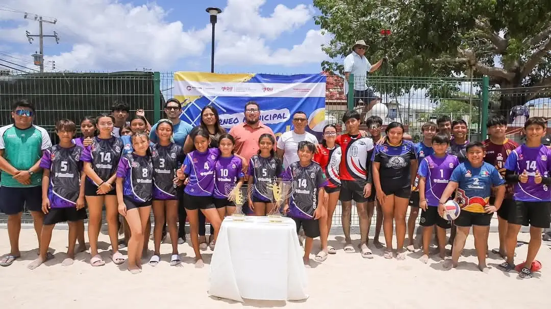 exitoso torneo de voleibol playero en cozumel