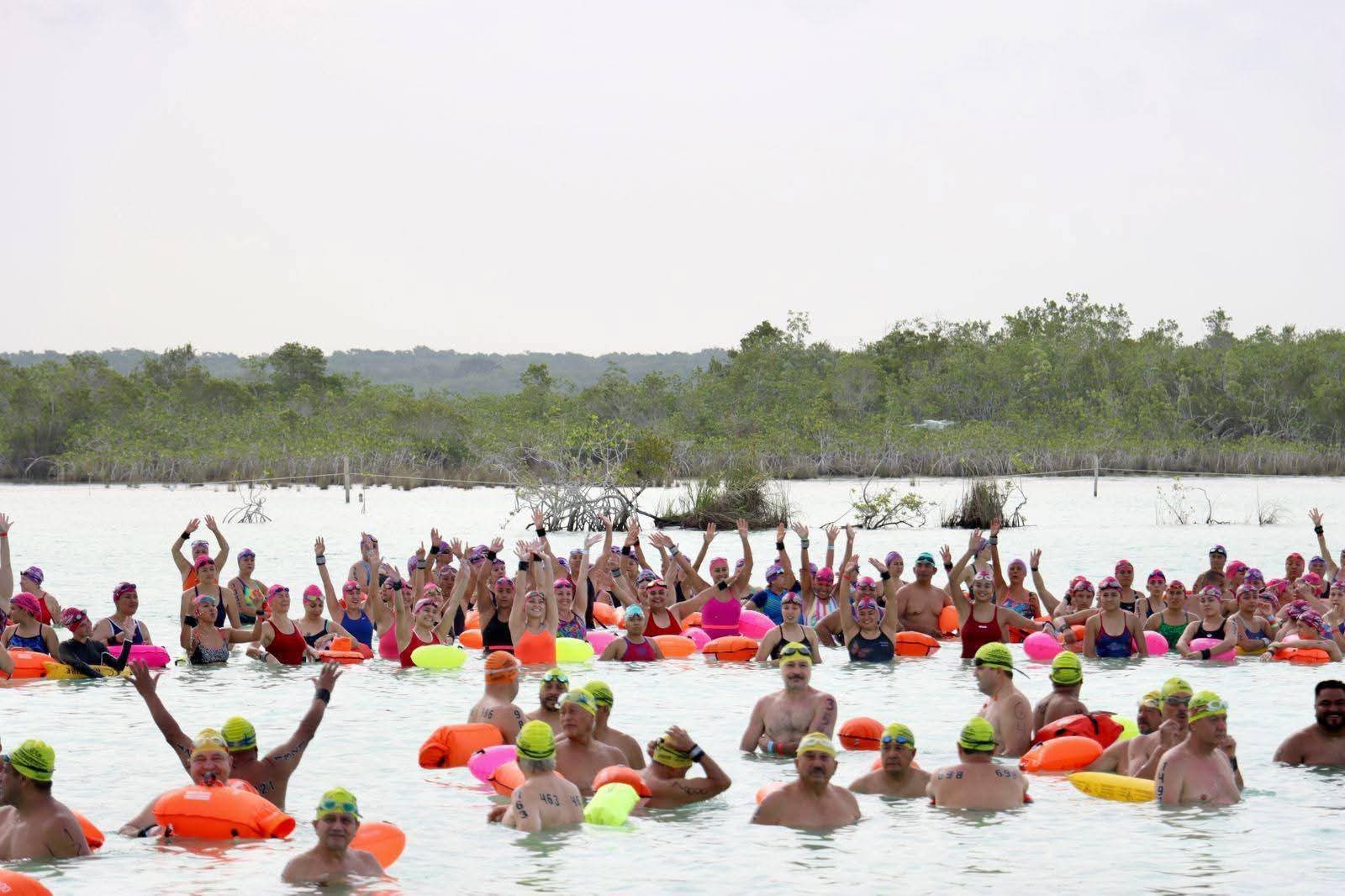 Maratón de Aguas Abiertas en Bacalar rompe récord histórico de participantes