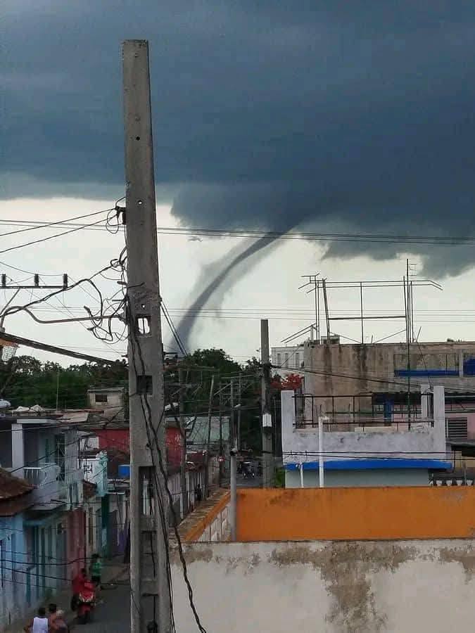 TORNADO GOLPEA VARIOS MUNICIPIOS DE ARTEMISA EN CUBA.