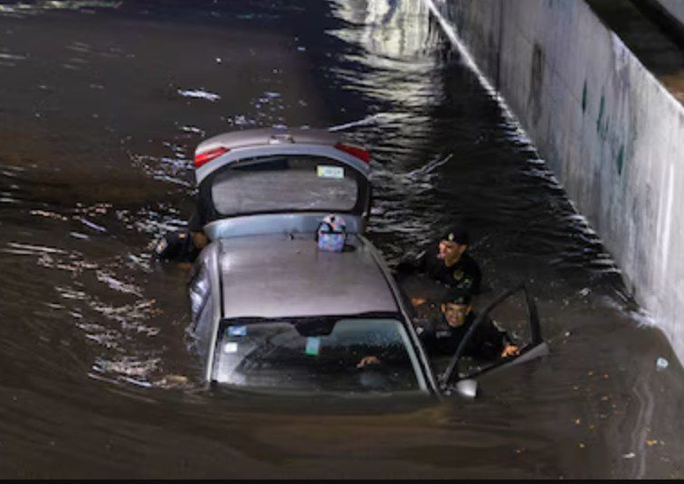 Esta semana seguirán las lluvias y los chubascos en diversas partes de la República Mexicana; es necesario que tomes tus precauciones ante lo que se viene