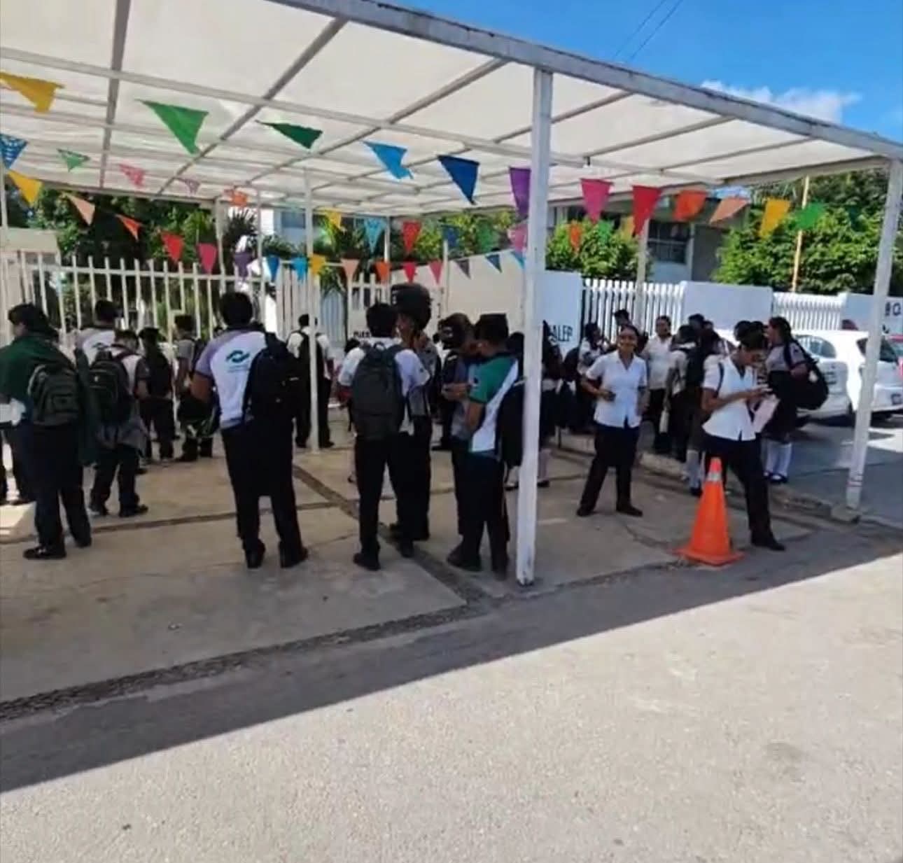 TRAGEDIA EN EL CONALEP: MUJER PIERDE LA VIDA POR INFARTO