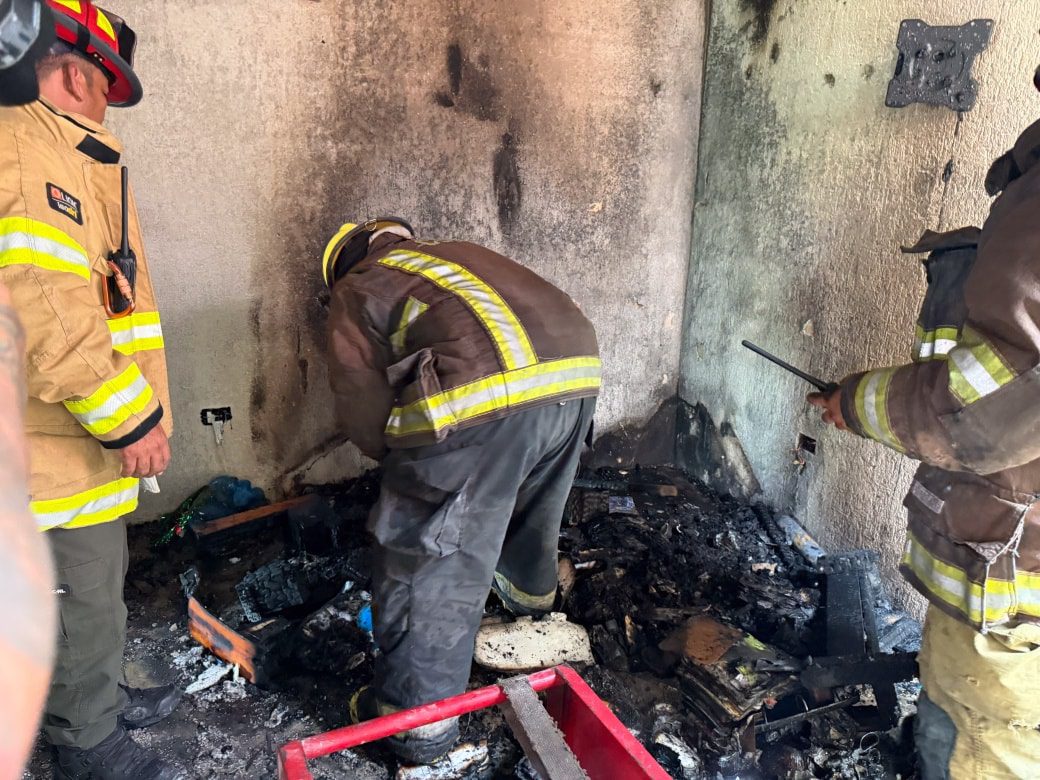 Bomberos controla incendio en vivienda del fraccionamiento Caribe