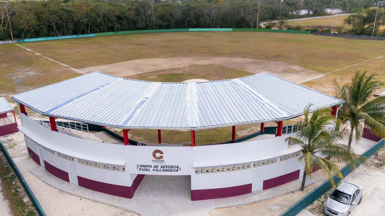 José Luis Chacón Méndez entrega obra de remodelación del campo de béisbol “Fidel Villanueva”