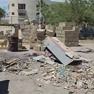  Indignante 😠 Localizan cientos de cajas de insumos para diálisis renales abandonadas en La Paz 📦