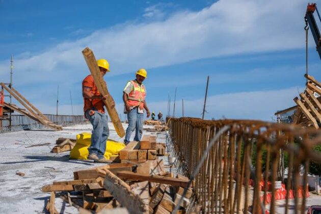 Home  Quintana Roo  Cancún  Crece el empleo en Quintana Roo, pero informalidad alcanza a 461 mil… CancúnEconomíaQuintana RooSociedad Crece el empleo en Quintana Roo, pero informalidad alcanza a 461 mil trabajadores